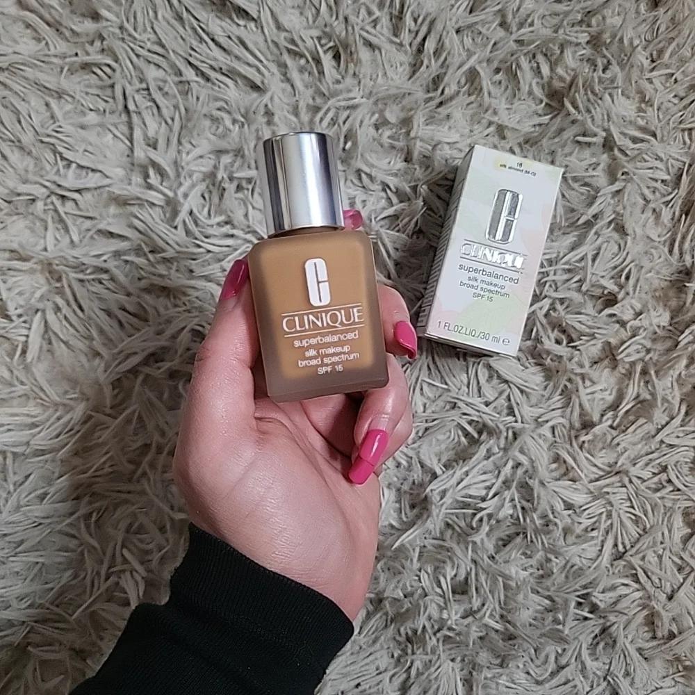 Clinique Superbalanced Makeup Silk Almond 16 Foundation SPF 15 Size 1 fl oz ✨️💫